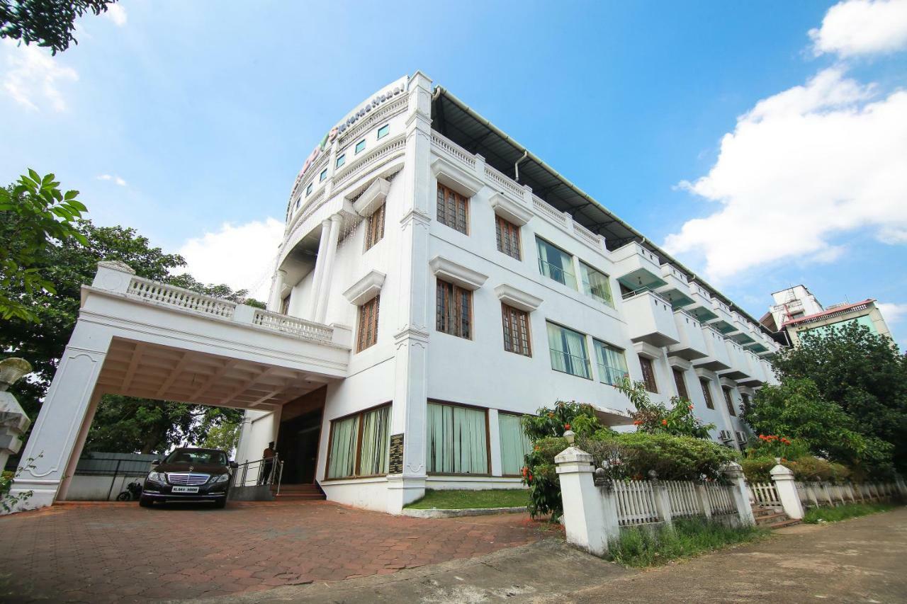Hotel Meadows International Kizhake Chālakudi Kültér fotó